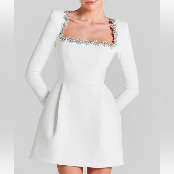 NewNadine Merabi”Kimberley”Structured Crepe Dressjewelled Square Necklinesz 6